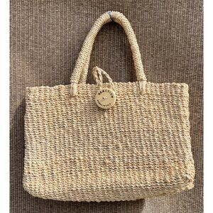 keneth cole reaction woven straw handbag featuring a button closure purse